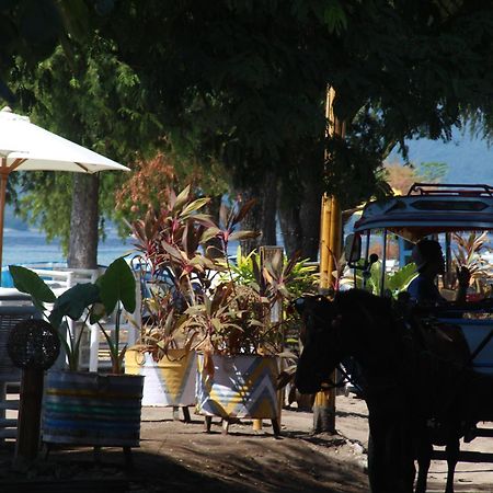 Star Bar And Bungalows Gili Air Exterior photo
