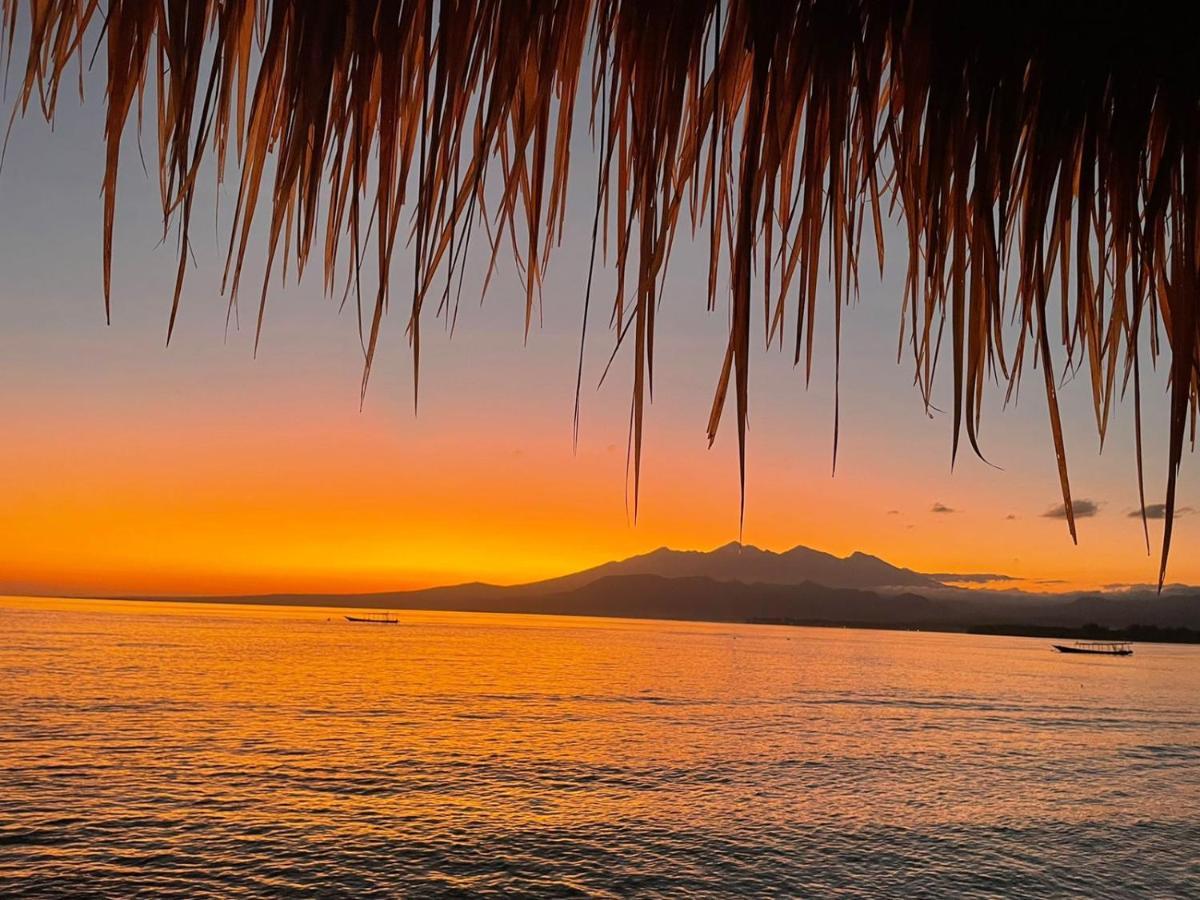 Star Bar And Bungalows Gili Air Exterior photo