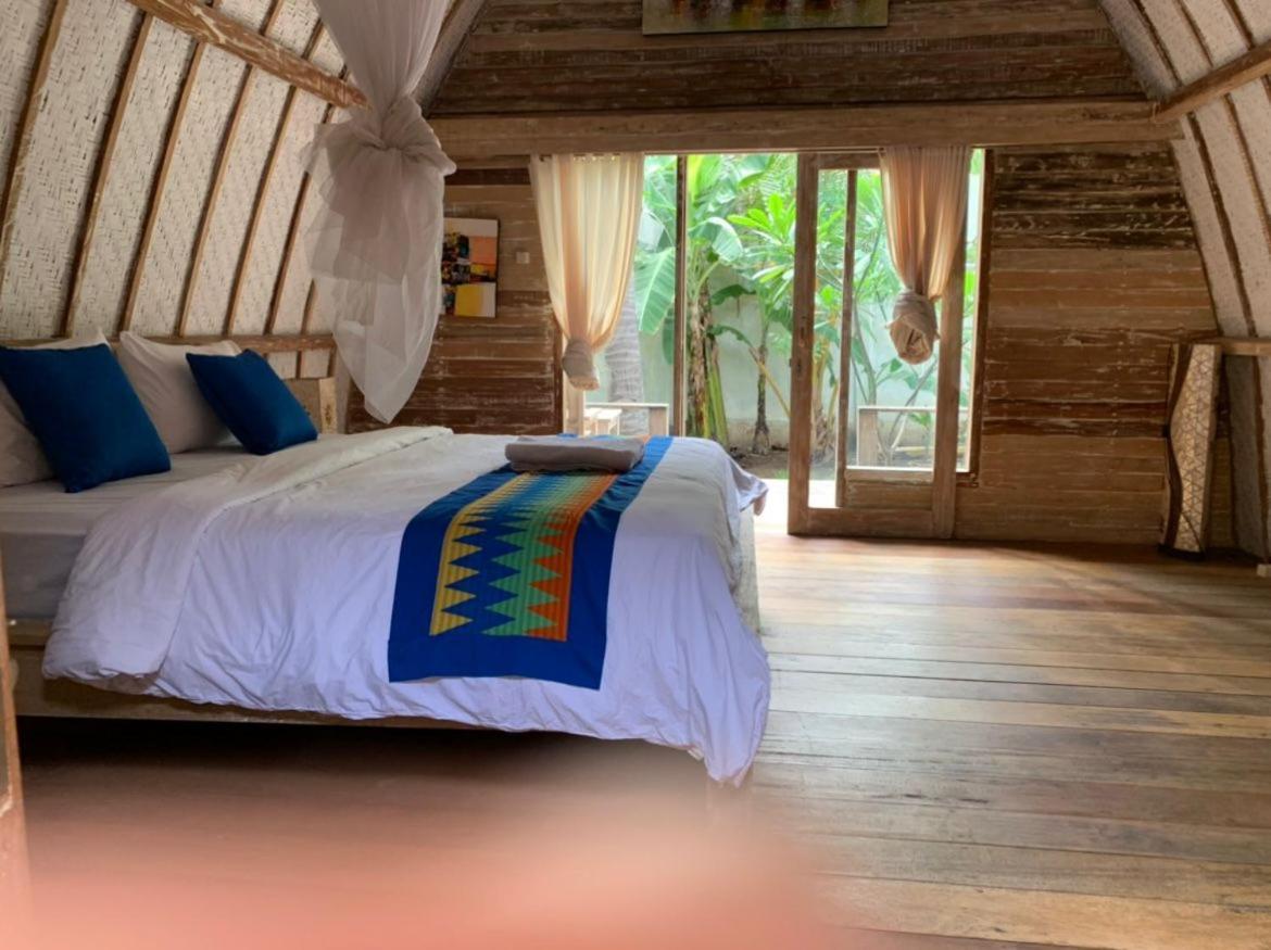 Star Bar And Bungalows Gili Air Exterior photo