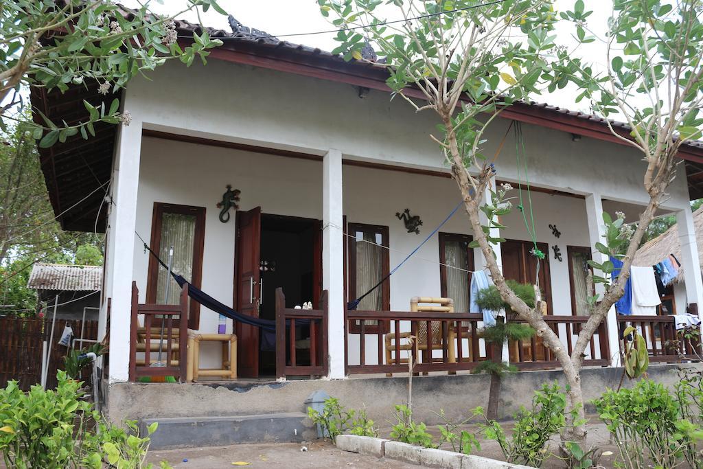 Star Bar And Bungalows Gili Air Room photo