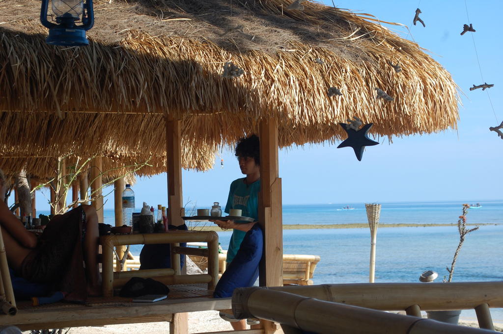 Star Bar And Bungalows Gili Air Exterior photo