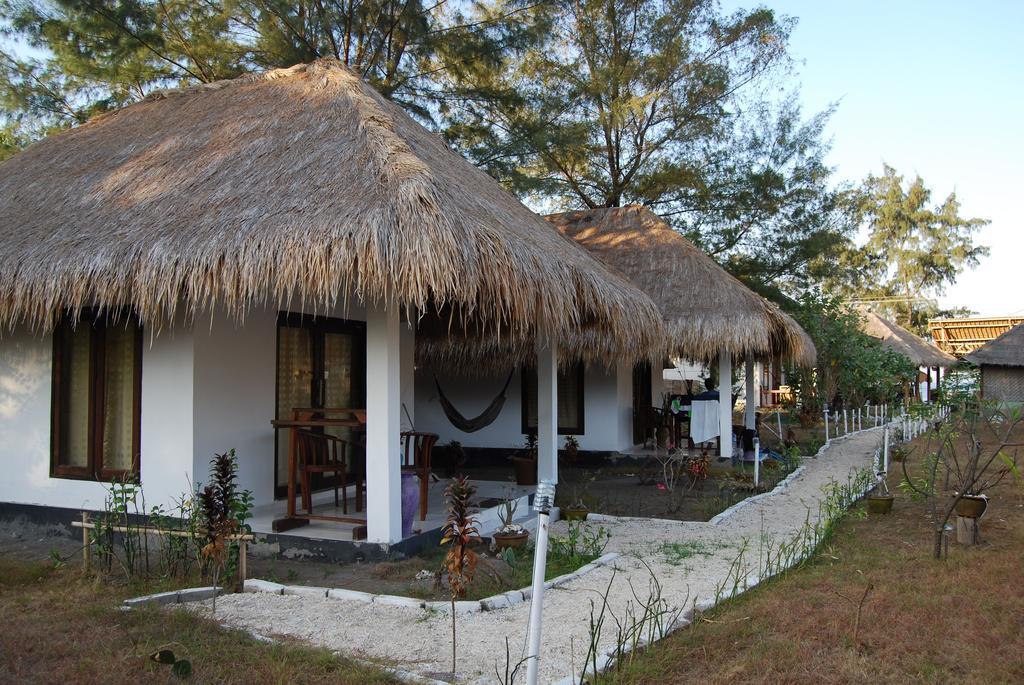 Star Bar And Bungalows Gili Air Room photo