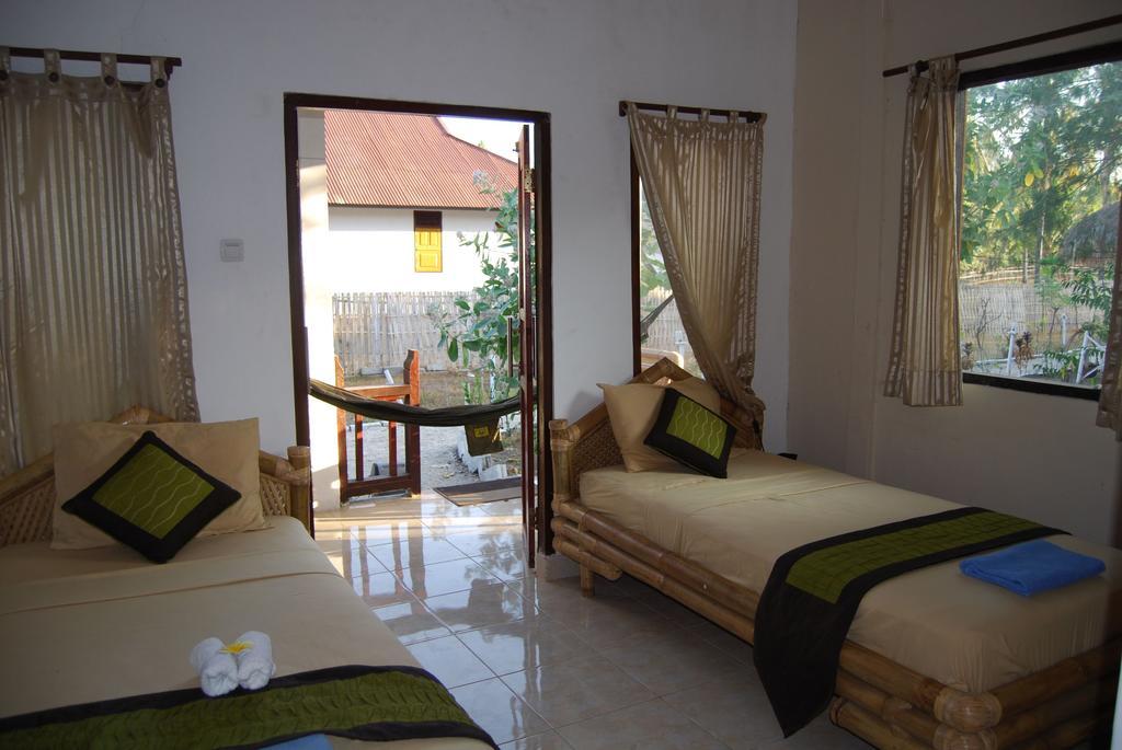 Star Bar And Bungalows Gili Air Room photo