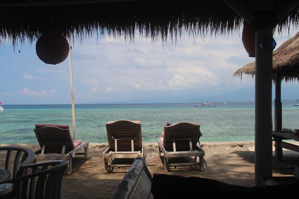 Star Bar And Bungalows Gili Air Exterior photo