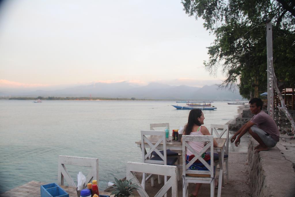 Star Bar And Bungalows Gili Air Exterior photo