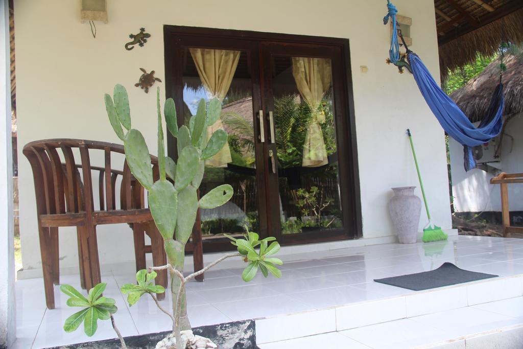 Star Bar And Bungalows Gili Air Exterior photo