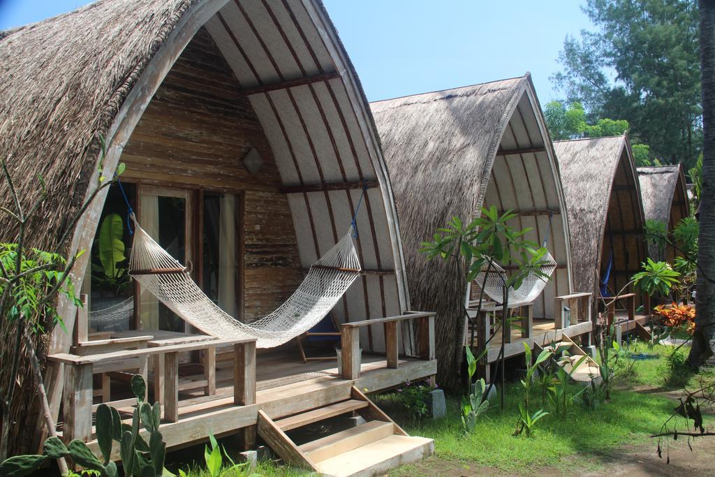 Star Bar And Bungalows Gili Air Exterior photo