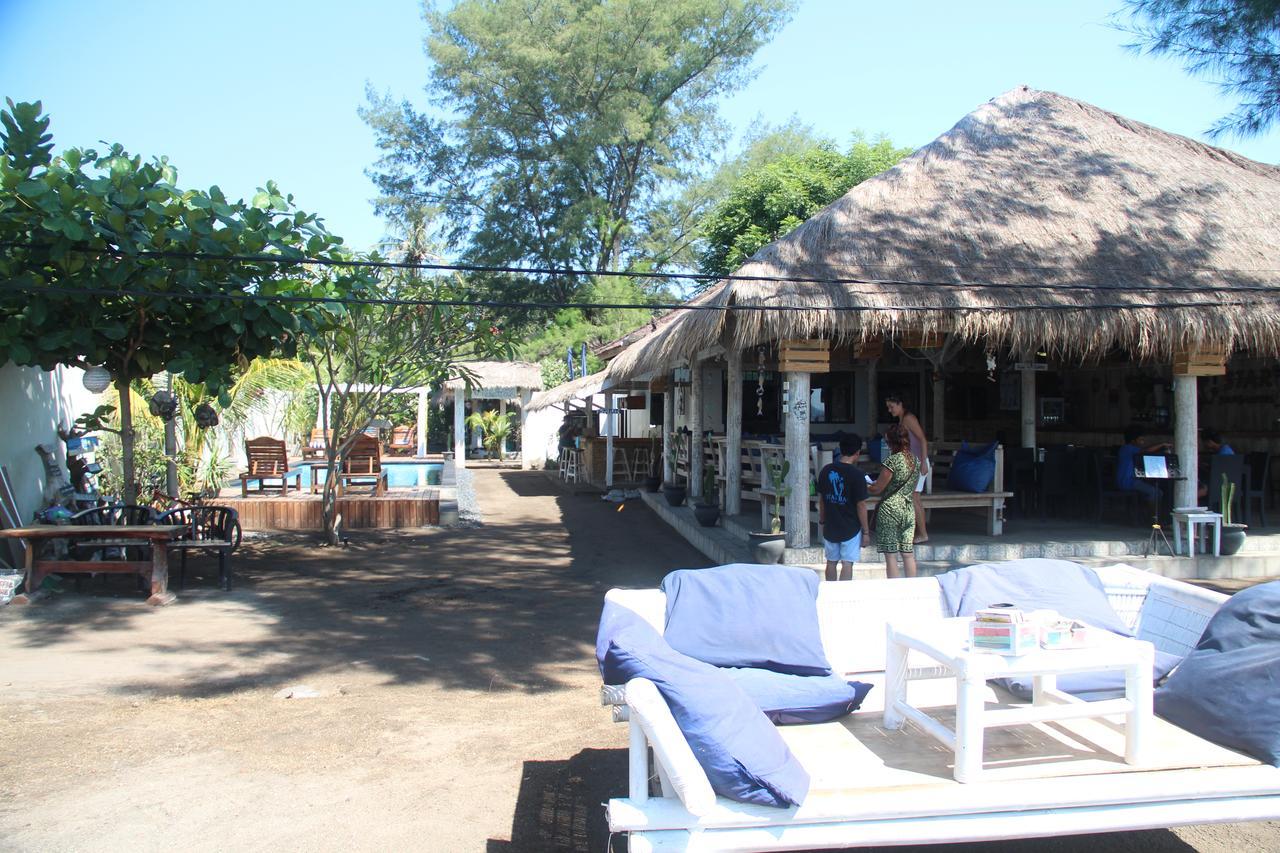 Star Bar And Bungalows Gili Air Exterior photo