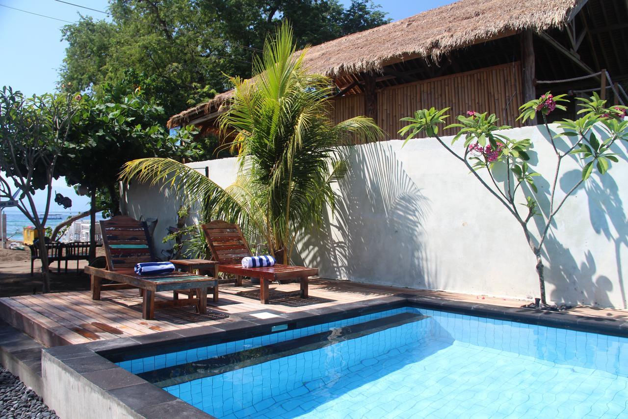 Star Bar And Bungalows Gili Air Exterior photo
