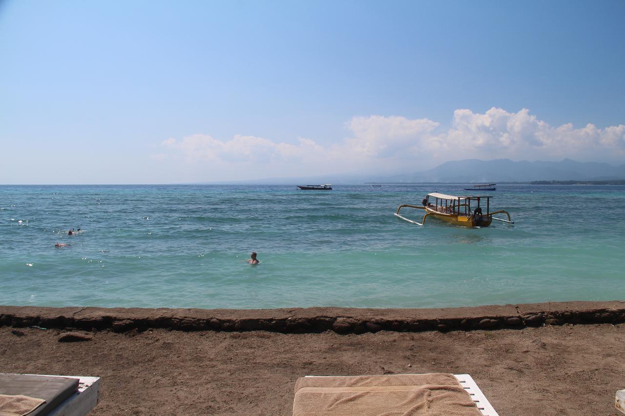 Star Bar And Bungalows Gili Air Exterior photo