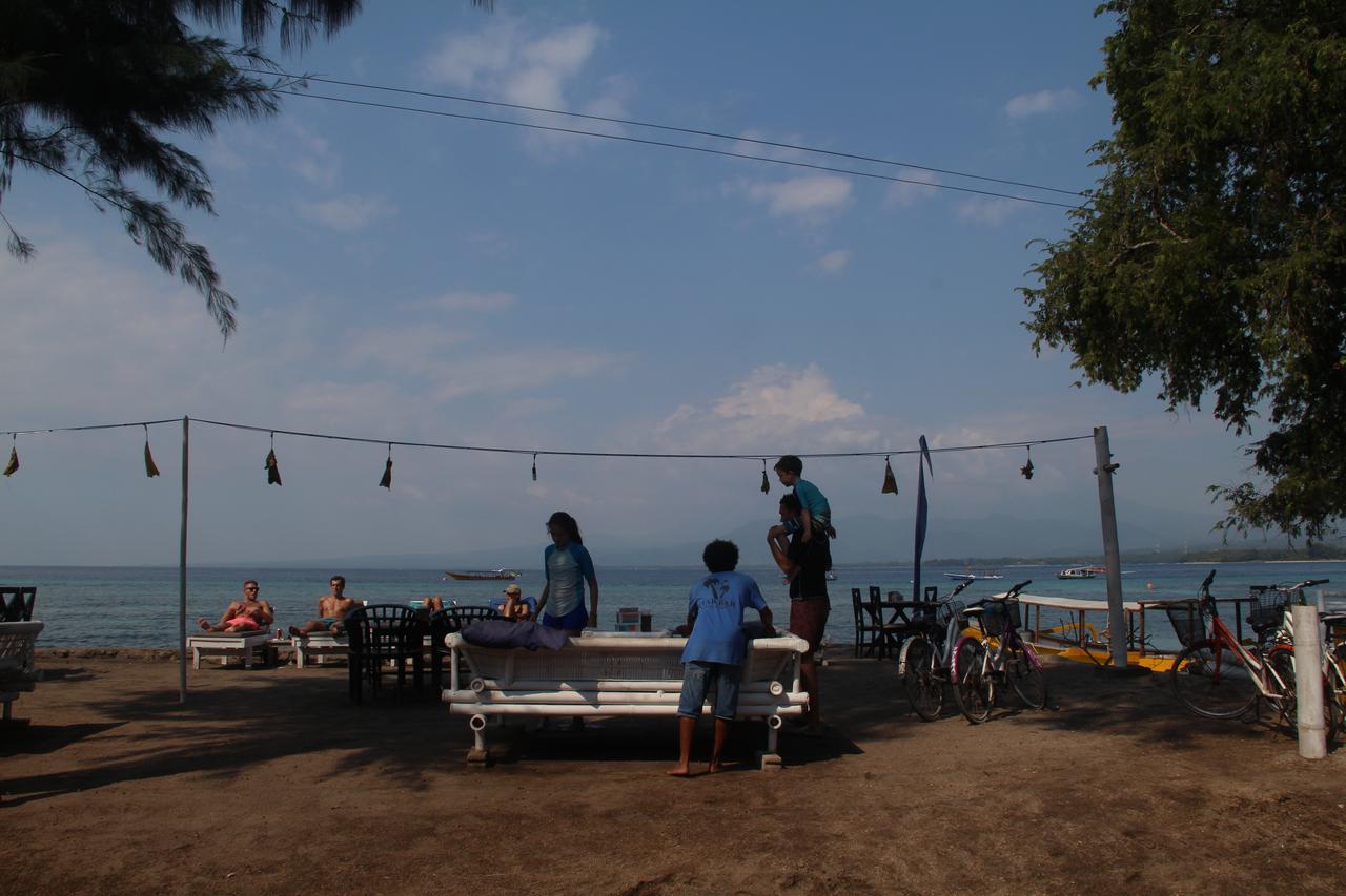 Star Bar And Bungalows Gili Air Exterior photo