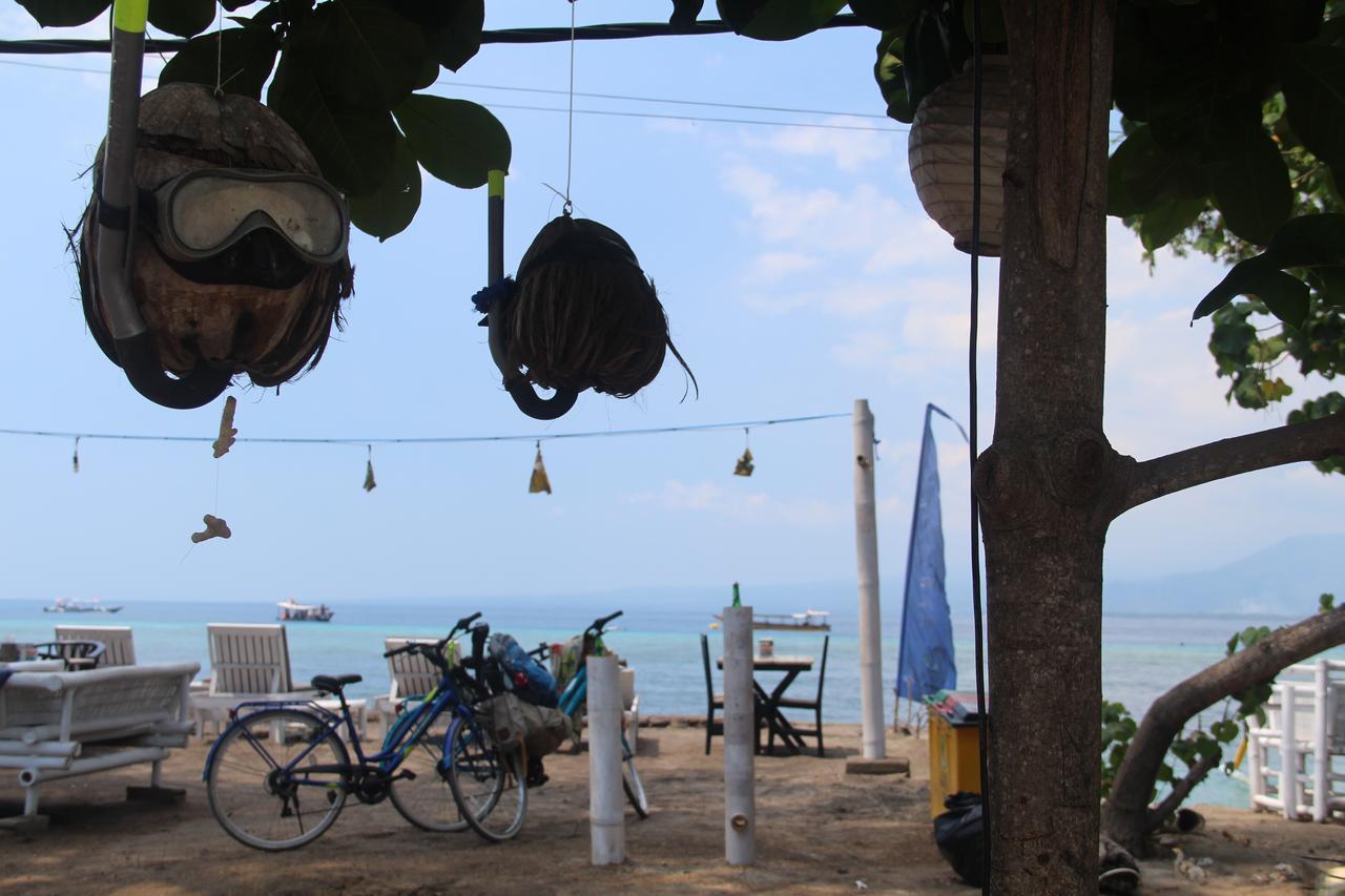 Star Bar And Bungalows Gili Air Exterior photo