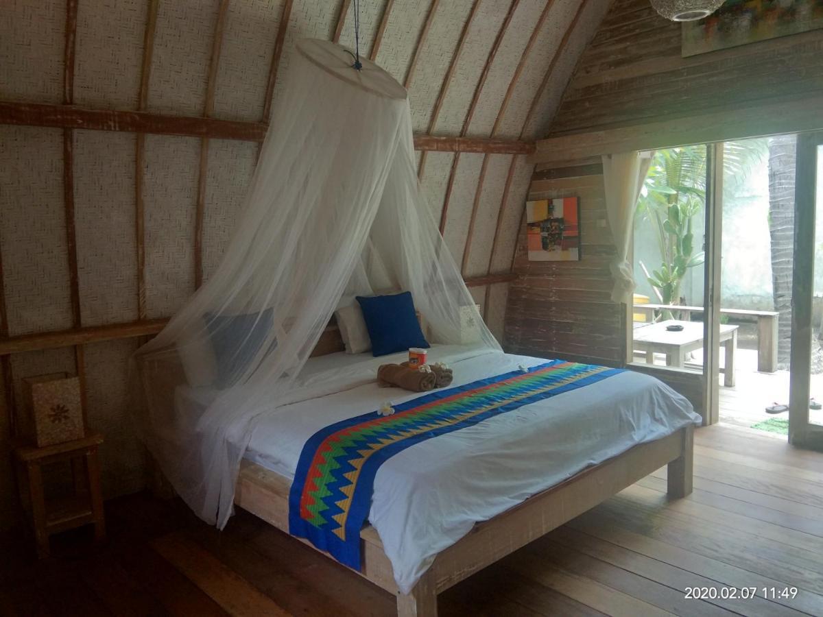 Star Bar And Bungalows Gili Air Exterior photo